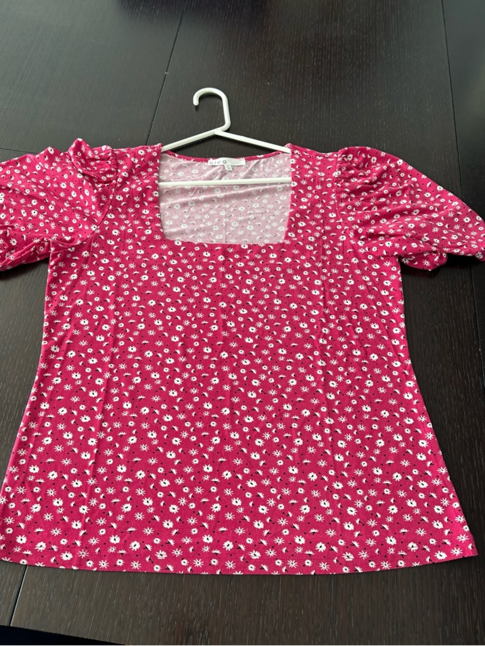Cleo Square Neck All-Over Floral Puff-Sleeve Top in Berry Size L - Picture 5 of 10